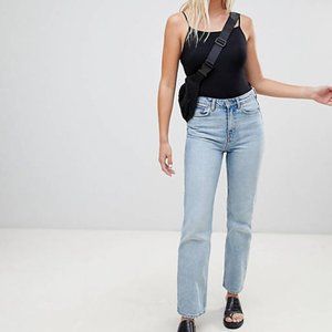 Weekday Voyage Crop Mom Jean in spring